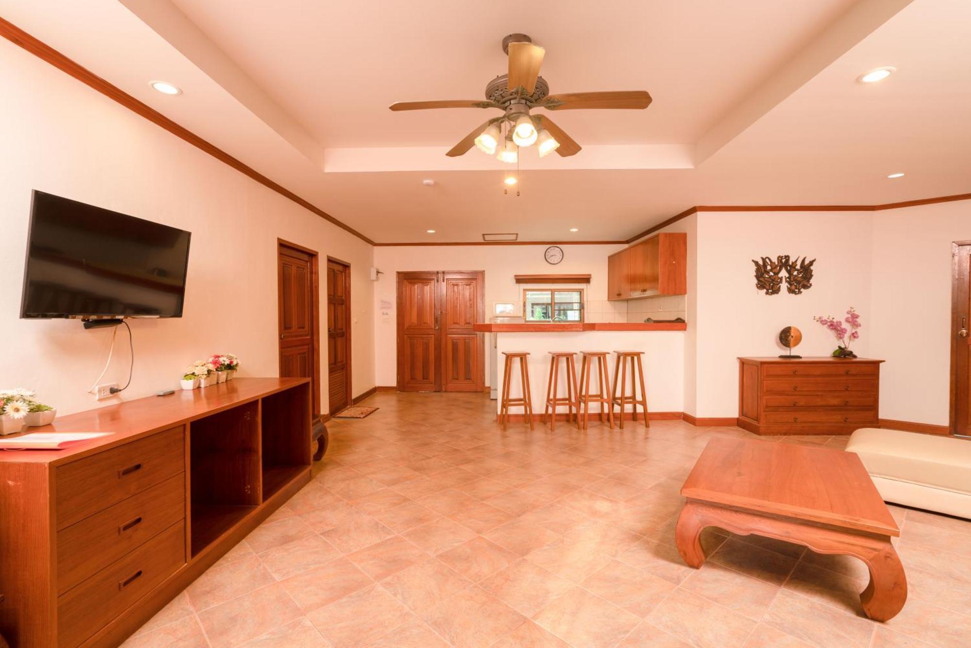 Sai Rougn Apartment Patong Buitenkant foto