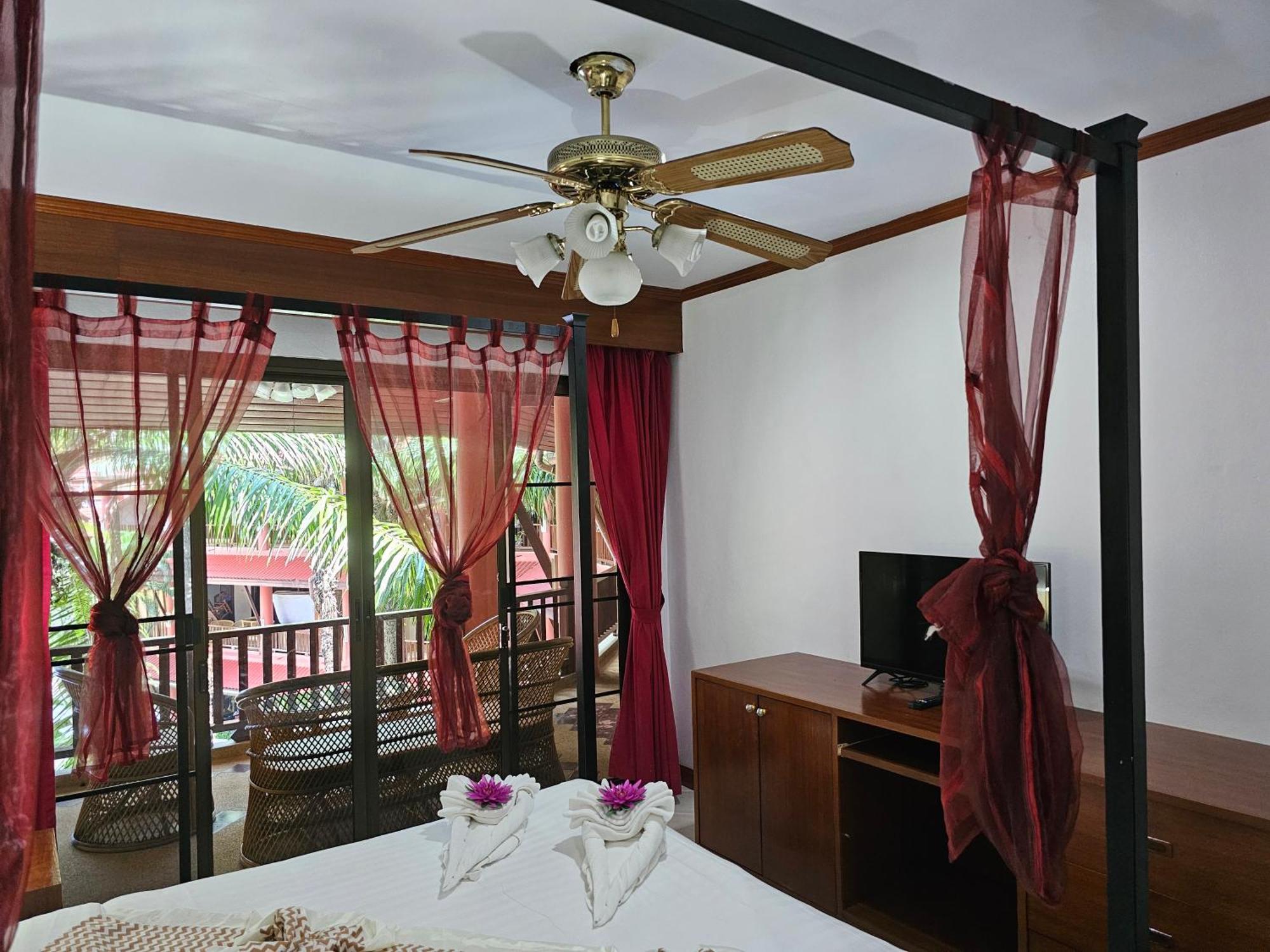 Sai Rougn Apartment Patong Buitenkant foto