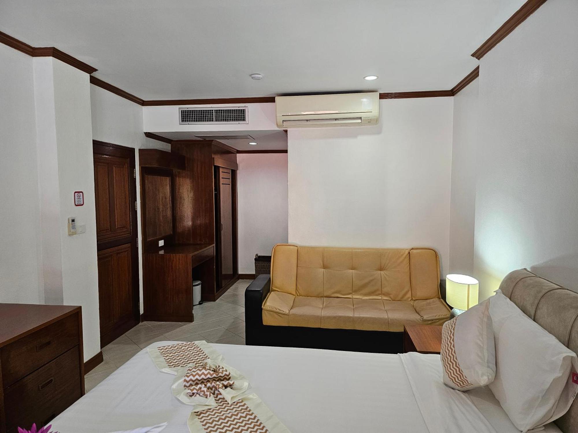 Sai Rougn Apartment Patong Buitenkant foto