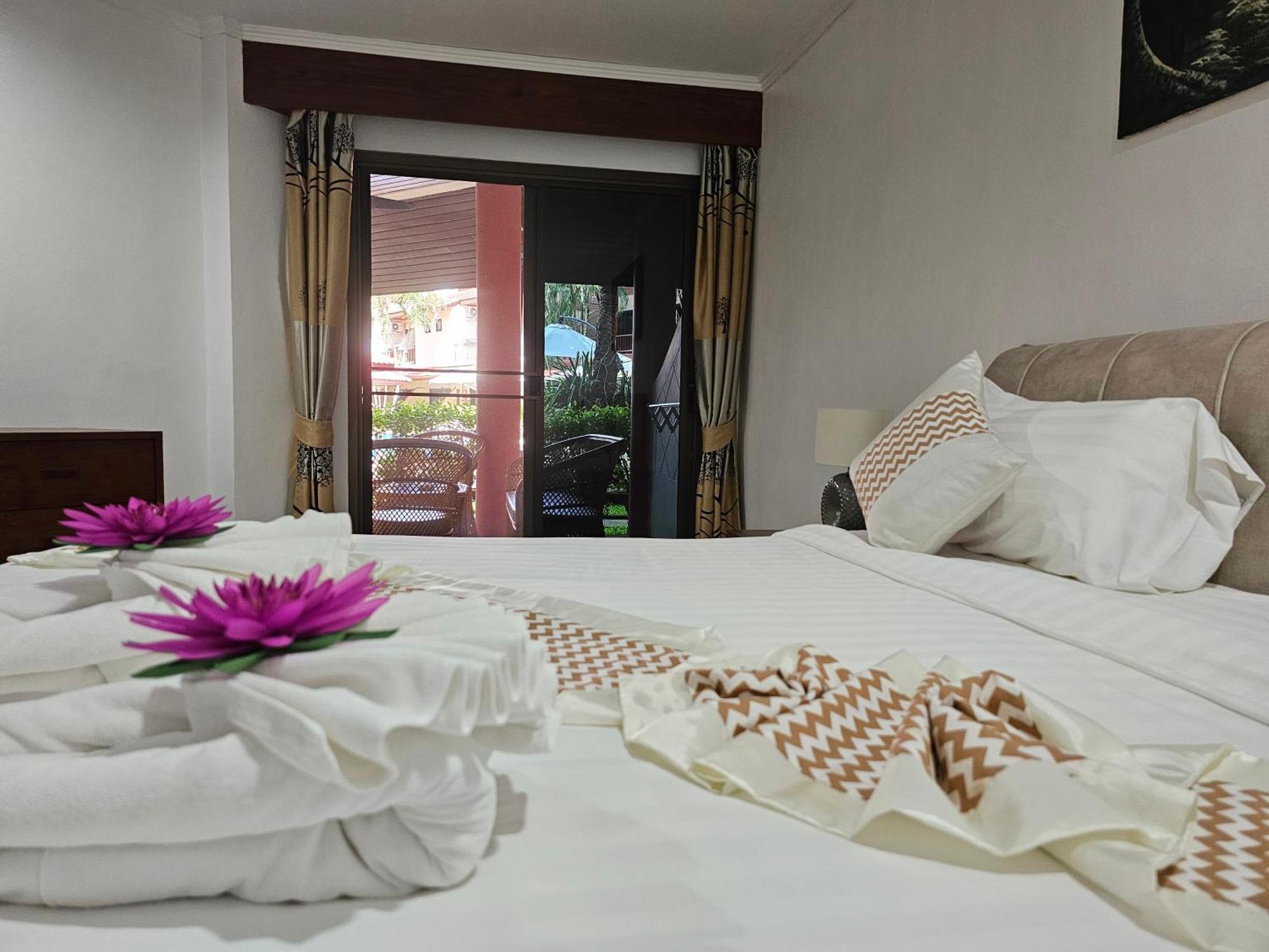 Sai Rougn Apartment Patong Buitenkant foto