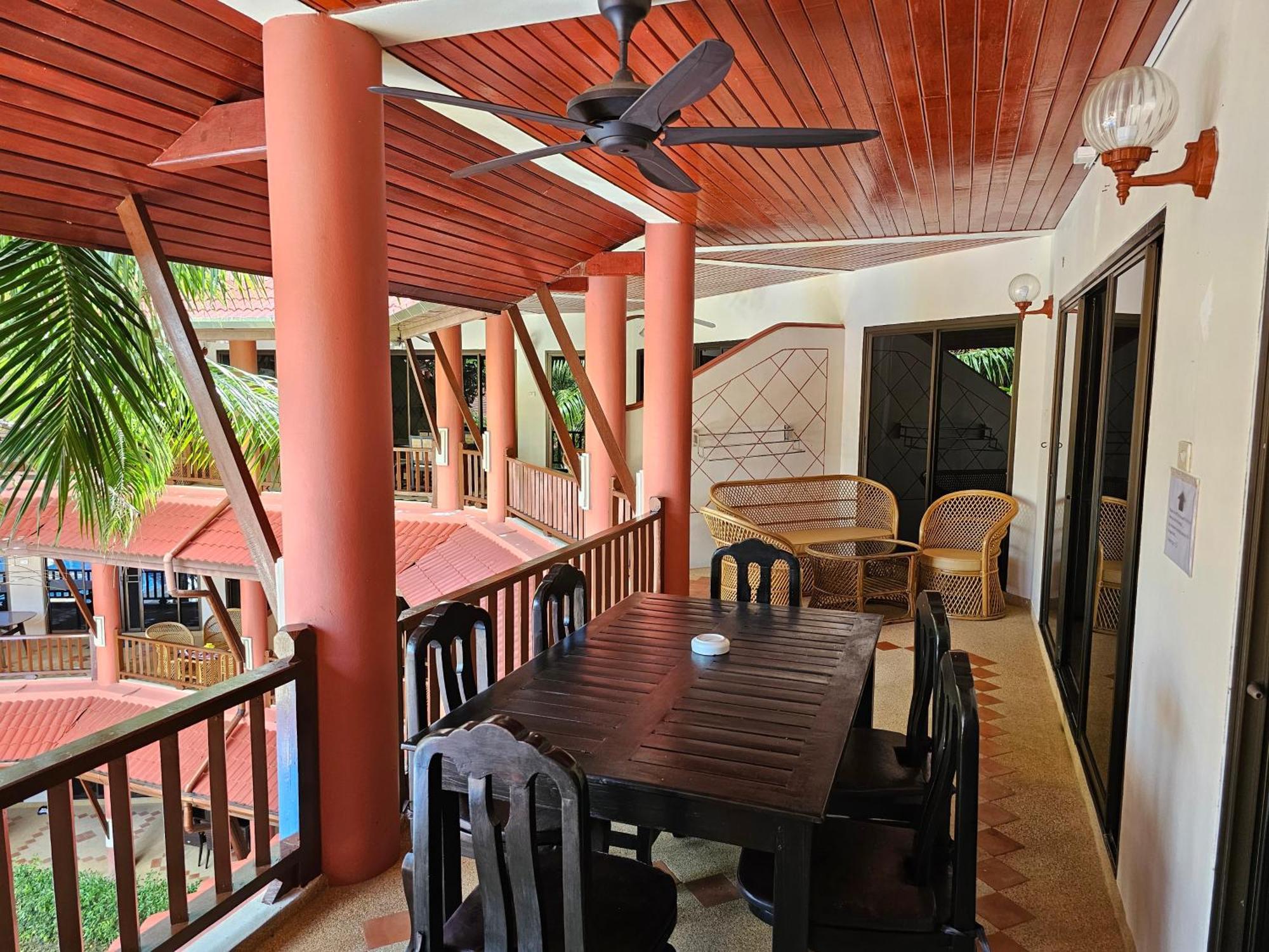 Sai Rougn Apartment Patong Buitenkant foto